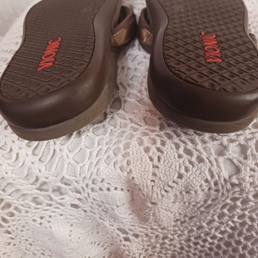 VIONIC FLIP FLOPS - Picture 3 of 4